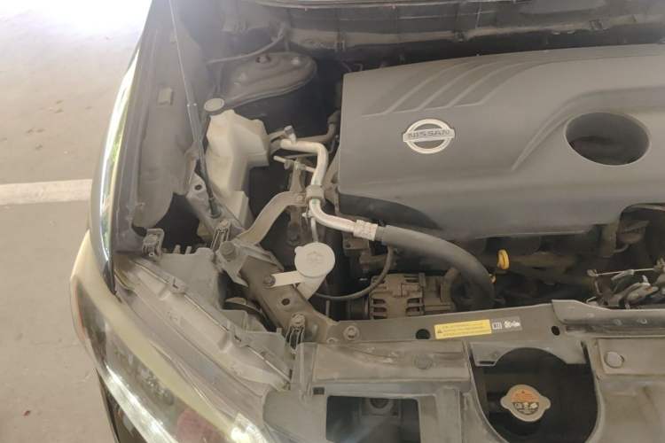 Used Nissan X-Trail 2015 2.0L CVT Comfort MAX Edition 2WD Engine Bay Right