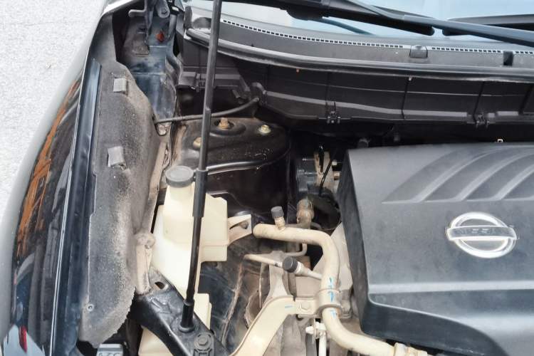 Used Nissan X-Trail 2015 2.0L CVT Comfort MAX Edition 2WD Engine Bay Right