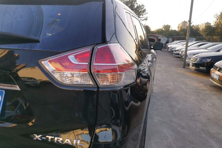 Used Nissan X-Trail 2015 2.0L CVT Comfort MAX Edition 2WD Exterior 2