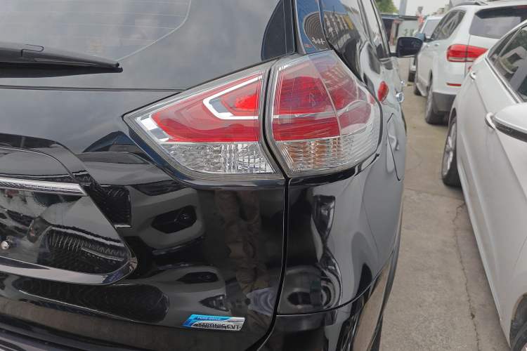 Used Nissan X-Trail 2015 2.0L CVT Comfort MAX Edition 2WD Exterior 3