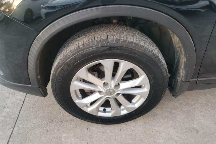 Used Nissan X-Trail 2015 2.0L CVT Comfort MAX Edition 2WD Exterior 3