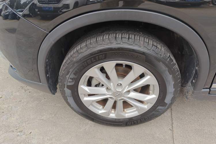 Used Nissan X-Trail 2015 2.0L CVT Comfort MAX Edition 2WD Exterior 4