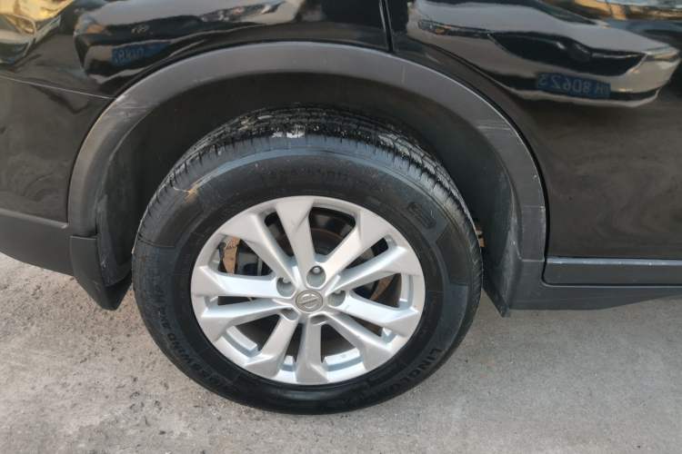 Used Nissan X-Trail 2015 2.0L CVT Comfort MAX Edition 2WD Exterior 4
