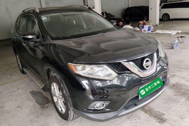 Used Nissan X-Trail 2015 2.5L CVT Leading MAX Edition 4WD Front Right 45 Deg