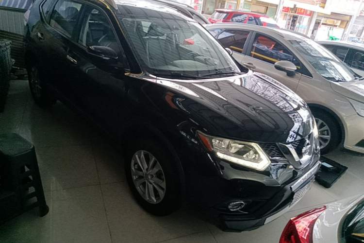Used Nissan X-Trail 2015 2.0L CVT Comfort MAX Edition 2WD Front Right 45 Deg