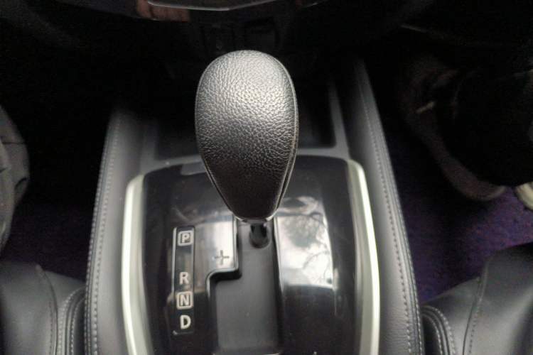 Used Nissan X-Trail 2015 2.0L CVT Comfort MAX Edition 2WD Gear Lever