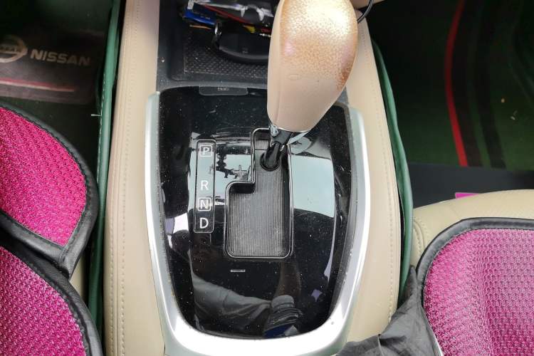 Used Nissan X-Trail 2015 2.0L CVT Comfort MAX Edition 2WD Gear Lever