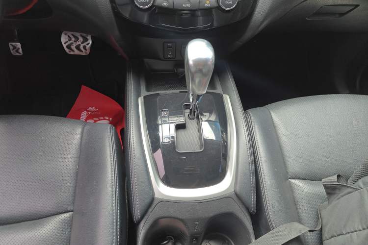 Used Nissan X-Trail 2015 2.0L CVT Comfort MAX Edition 2WD Gear Lever