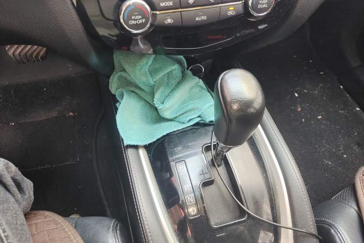 Used Nissan X-Trail 2015 2.0L CVT Comfort MAX Edition 2WD Gear Lever