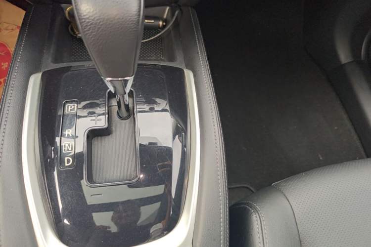 Used Nissan X-Trail 2015 2.0L CVT Comfort MAX Edition 2WD Gear Lever