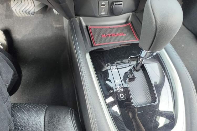 Used Nissan X-Trail 2015 2.0L CVT Comfort MAX Edition 2WD Gear Lever