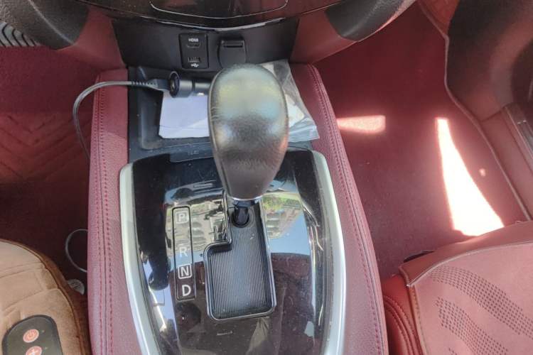 Used Nissan X-Trail 2015 2.0L CVT Comfort MAX Edition 2WD Gear Lever