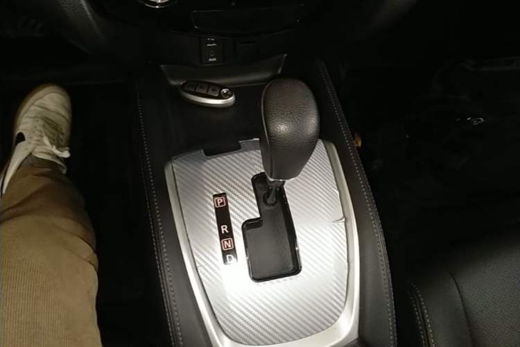 Used Nissan X-Trail 2015 2.0L CVT Comfort MAX Edition 2WD Gear Lever