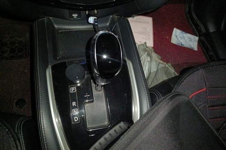 Used Nissan X-Trail 2015 2.0L CVT Comfort MAX Edition 2WD Gear Lever