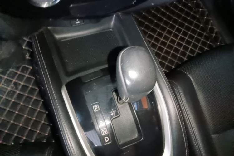 Used Nissan X-Trail 2015 2.0L CVT Comfort MAX Edition 2WD Gear Lever