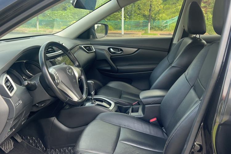 Used Nissan X-Trail 2015 2.0L CVT Comfort MAX Edition 2WD Interior 1