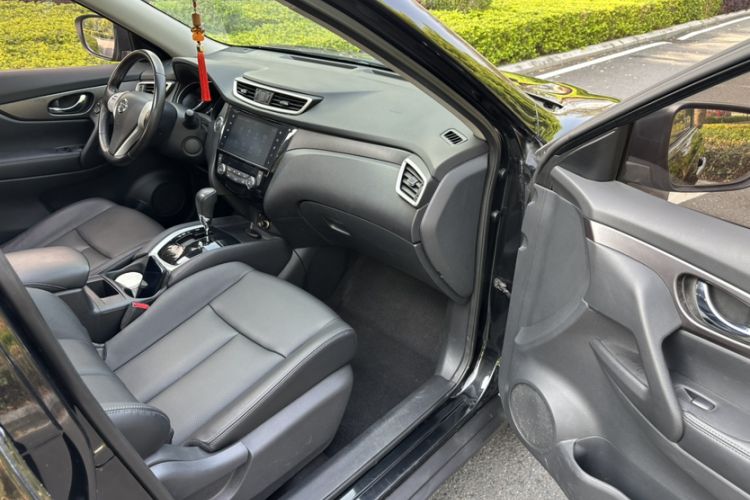 Used Nissan X-Trail 2015 2.0L CVT Comfort MAX Edition 2WD Interior 1