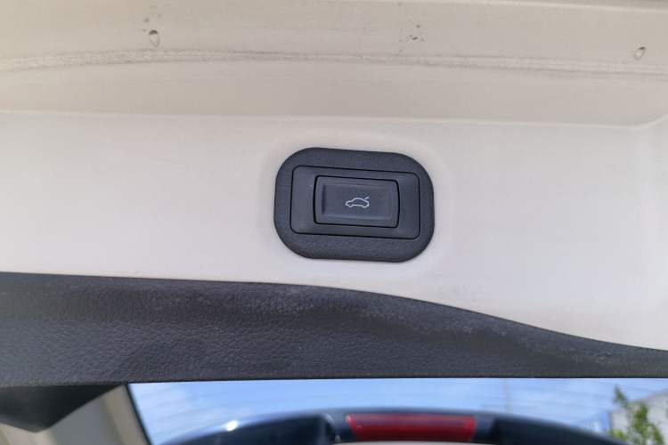 Used Nissan X-Trail 2015 2.0L CVT Comfort MAX Edition 2WD Interior 11