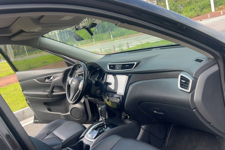 Used Nissan X-Trail 2015 2.0L CVT Comfort MAX Edition 2WD Interior 13