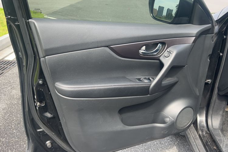 Used Nissan X-Trail 2015 2.0L CVT Comfort MAX Edition 2WD Interior 2