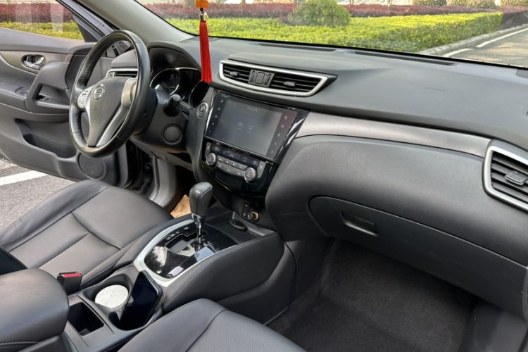 Used Nissan X-Trail 2015 2.0L CVT Comfort MAX Edition 2WD Interior 2