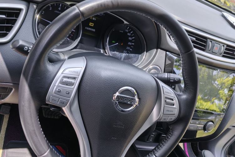 Used Nissan X-Trail 2015 2.0L CVT Comfort MAX Edition 2WD Interior 3