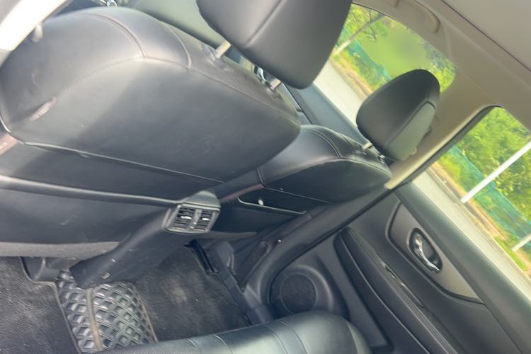 Used Nissan X-Trail 2015 2.0L CVT Comfort MAX Edition 2WD Interior 5
