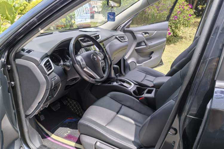Used Nissan X-Trail 2015 2.0L CVT Comfort MAX Edition 2WD Interior 5