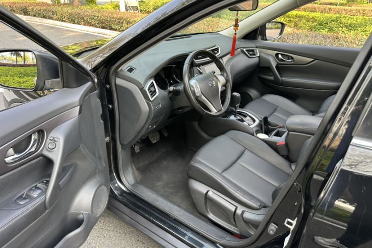 Used Nissan X-Trail 2015 2.0L CVT Comfort MAX Edition 2WD Interior 5