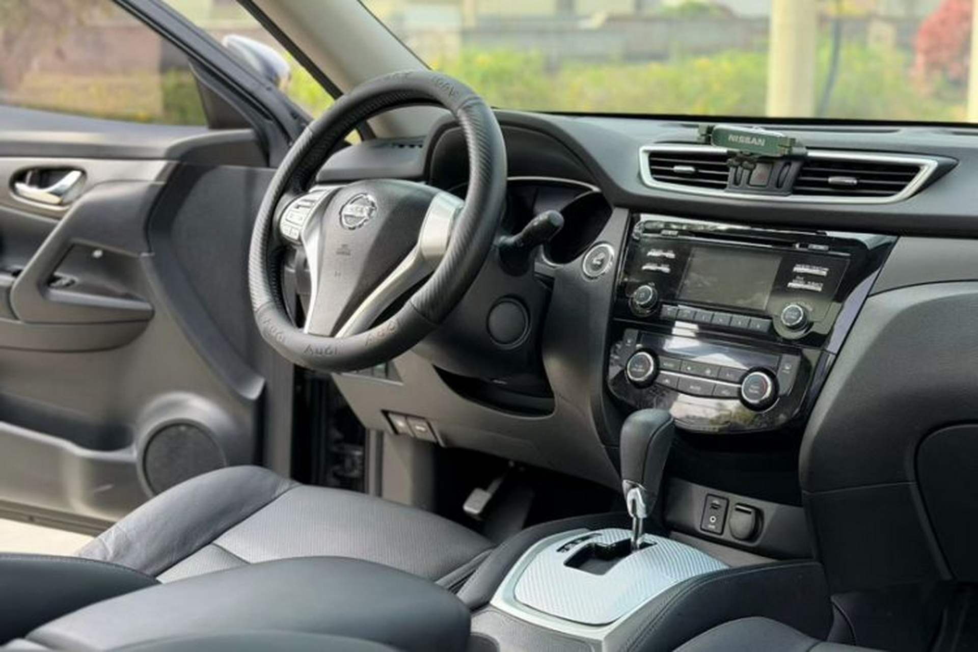 Used Nissan X-Trail 2015 2.0L CVT Comfort MAX Edition 2WD Interior 5