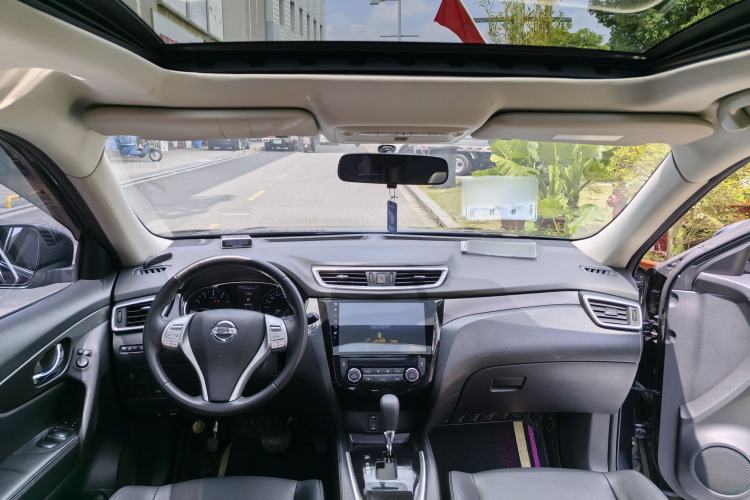 Used Nissan X-Trail 2015 2.0L CVT Comfort MAX Edition 2WD Interior 7