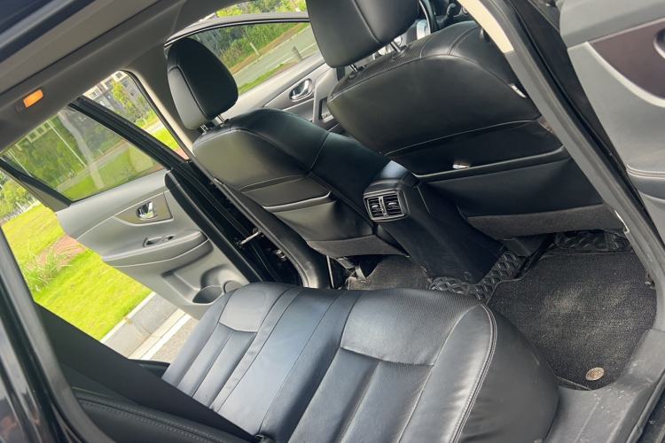 Used Nissan X-Trail 2015 2.0L CVT Comfort MAX Edition 2WD Interior 9