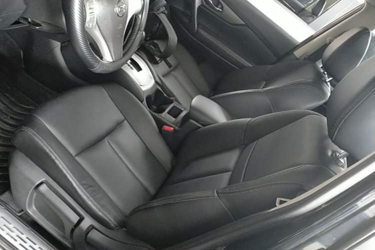 Used Nissan X-Trail 2015 2.0L CVT Comfort MAX Edition 2WD Left Front Seat