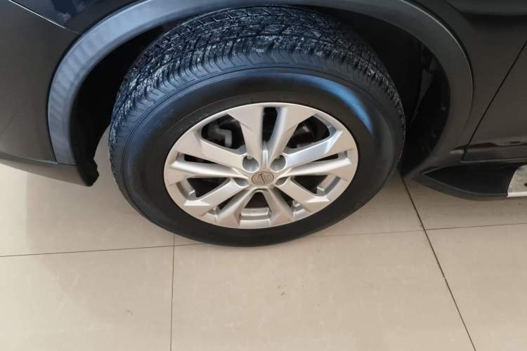 Used Nissan X-Trail 2015 2.0L CVT Comfort MAX Edition 2WD Left Front Wheel Hub