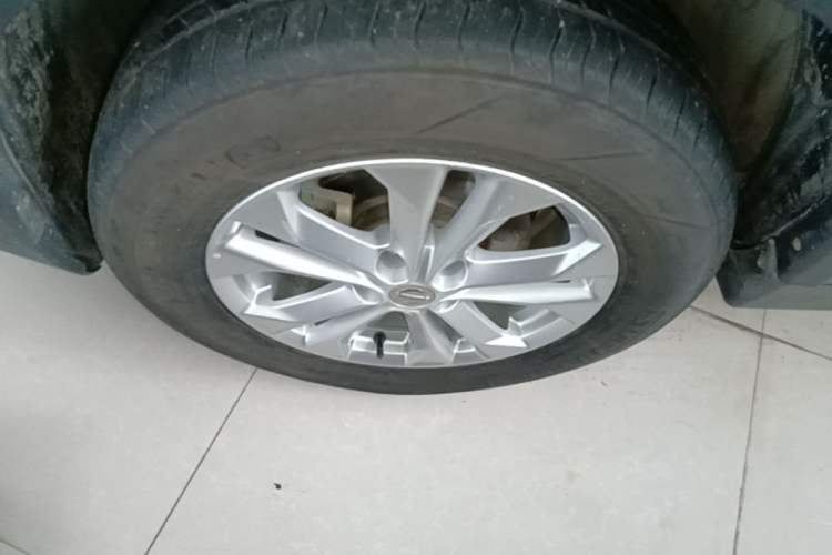 Used Nissan X-Trail 2015 2.0L CVT Comfort MAX Edition 2WD Left Front Wheel Hub