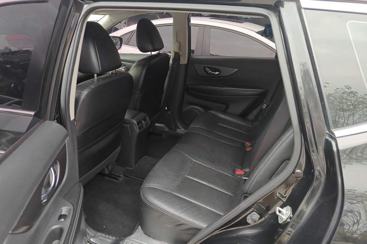 Used Nissan X-Trail 2015 2.0L CVT Comfort MAX Edition 2WD Left Rear Seat