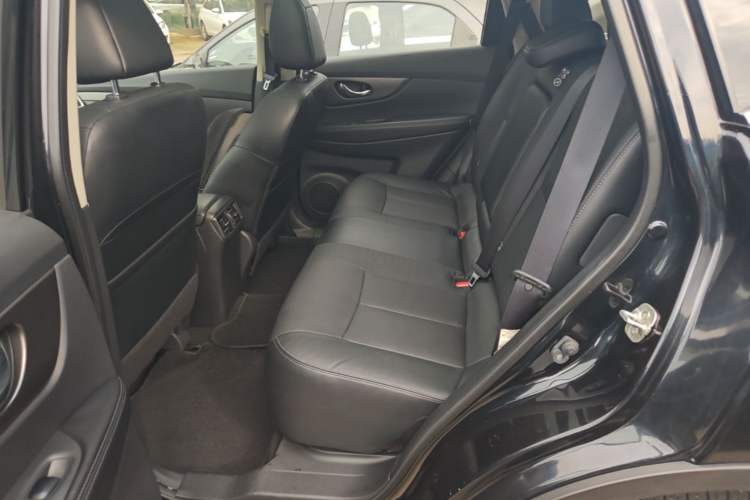 Used Nissan X-Trail 2015 2.0L CVT Comfort MAX Edition 2WD Left Rear Seat