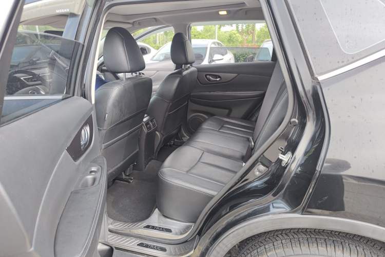 Used Nissan X-Trail 2015 2.0L CVT Comfort MAX Edition 2WD Left Rear Seat