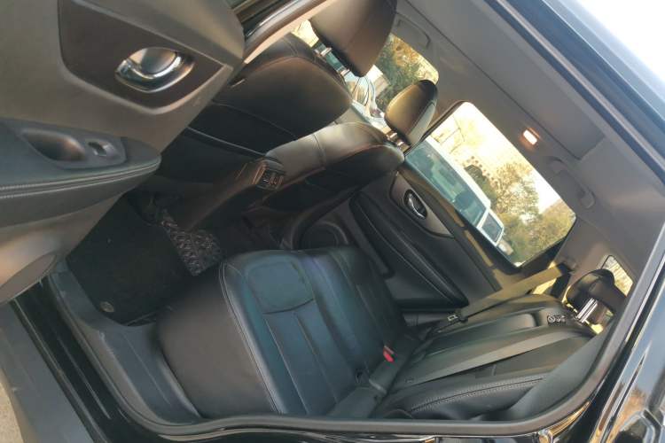 Used Nissan X-Trail 2015 2.0L CVT Comfort MAX Edition 2WD Left Rear Seat