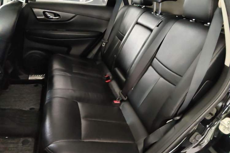 Used Nissan X-Trail 2015 2.5L CVT Leading MAX Edition 4WD Left Rear Seat