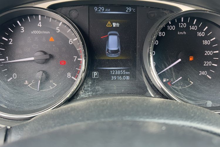 Used Nissan X-Trail 2015 2.0L CVT Comfort MAX Edition 2WD Odometer Close Up