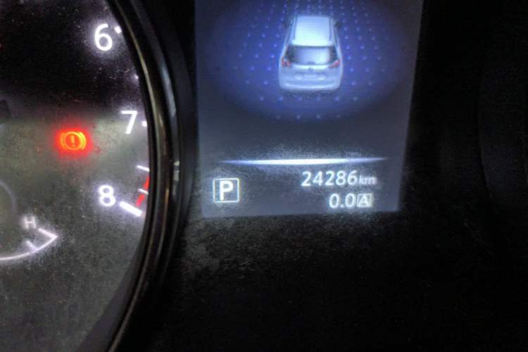 Used Nissan X-Trail 2015 2.0L CVT Comfort MAX Edition 2WD Odometer Close Up