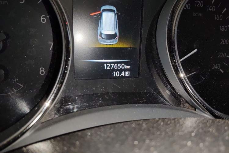 Used Nissan X-Trail 2015 2.0L CVT Comfort MAX Edition 2WD Odometer Close Up