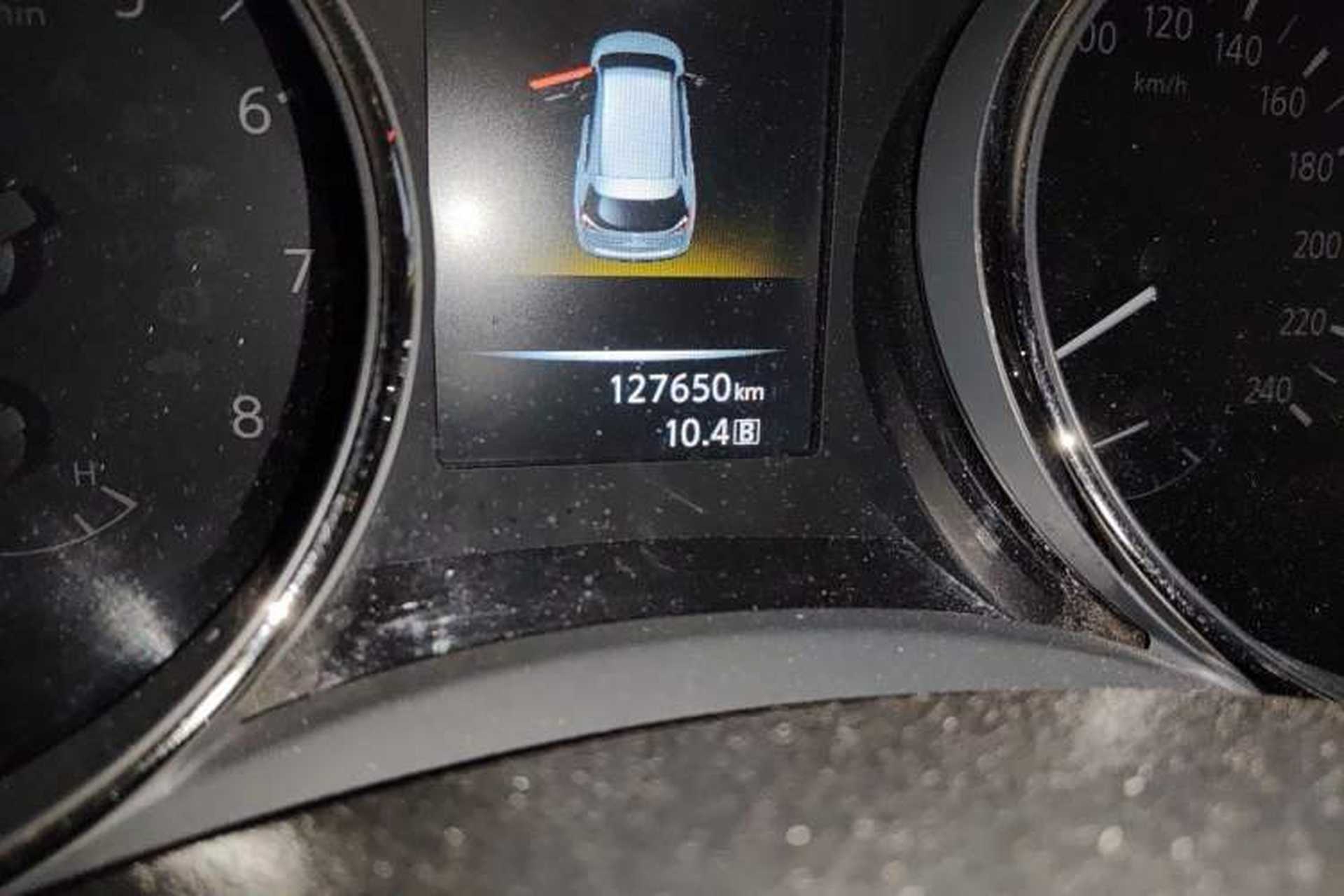 Used Nissan X-Trail 2015 2.0L CVT Comfort MAX Edition 2WD Odometer Close Up