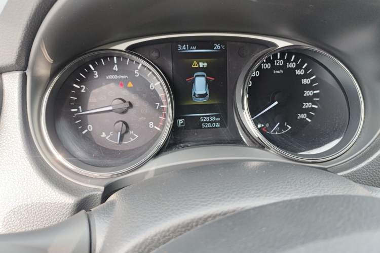 Used Nissan X-Trail 2015 2.0L CVT Comfort MAX Edition 2WD Odometer Close Up