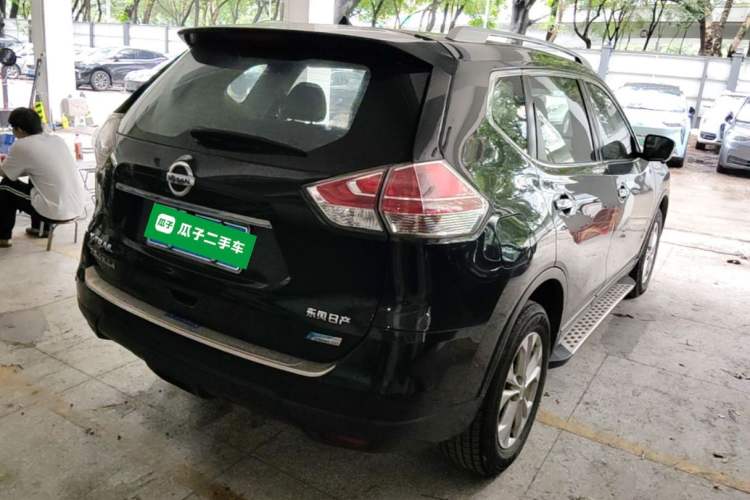 Used Nissan X-Trail 2015 2.5L CVT Leading MAX Edition 4WD Rear Right 45 Deg