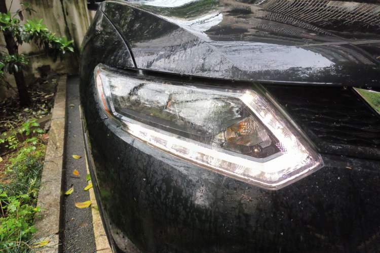 Used Nissan X-Trail 2015 2.0L CVT Comfort MAX Edition 2WD Right Front Headlight