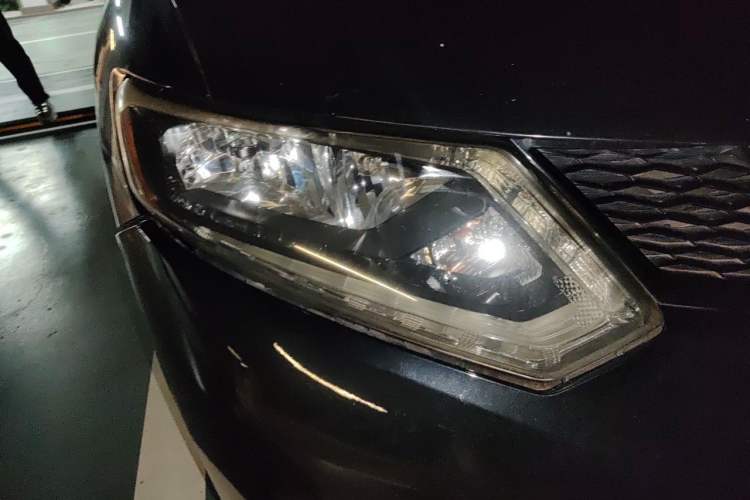 Used Nissan X-Trail 2015 2.0L CVT Comfort MAX Edition 2WD Right Front Headlight