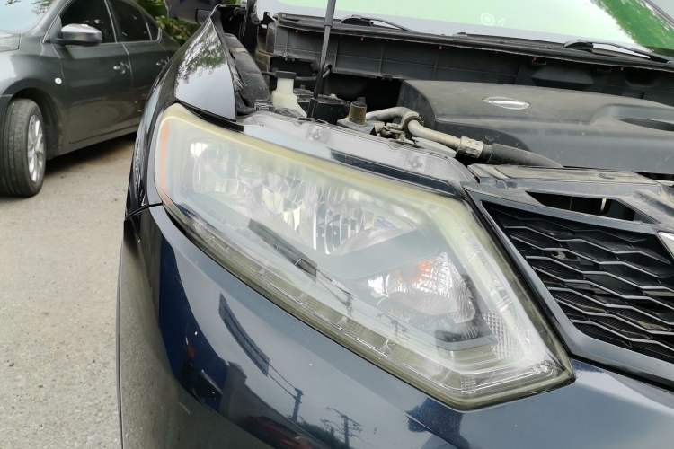 Used Nissan X-Trail 2015 2.0L CVT Comfort MAX Edition 2WD Right Front Headlight