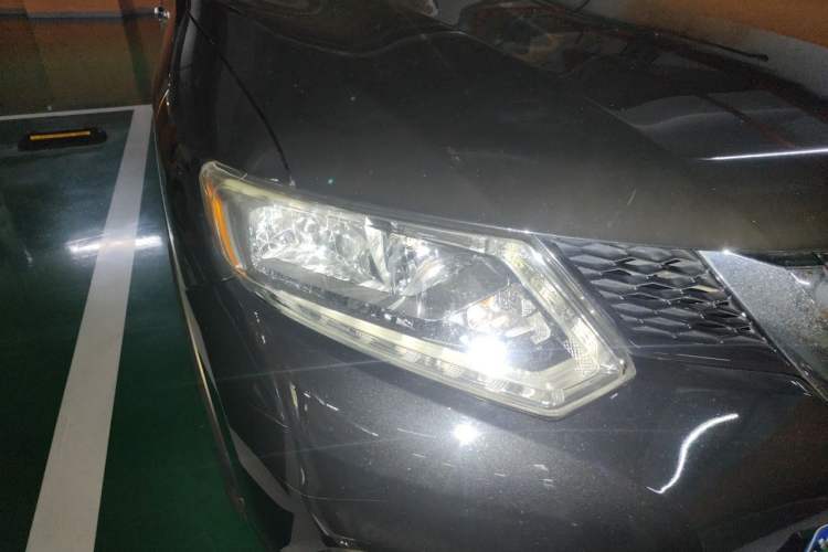 Used Nissan X-Trail 2015 2.0L CVT Comfort MAX Edition 2WD Right Front Headlight